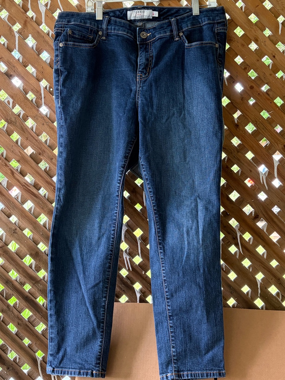 Torrid Women’s Denim Jeans 35x27 - Picture 2 of 7